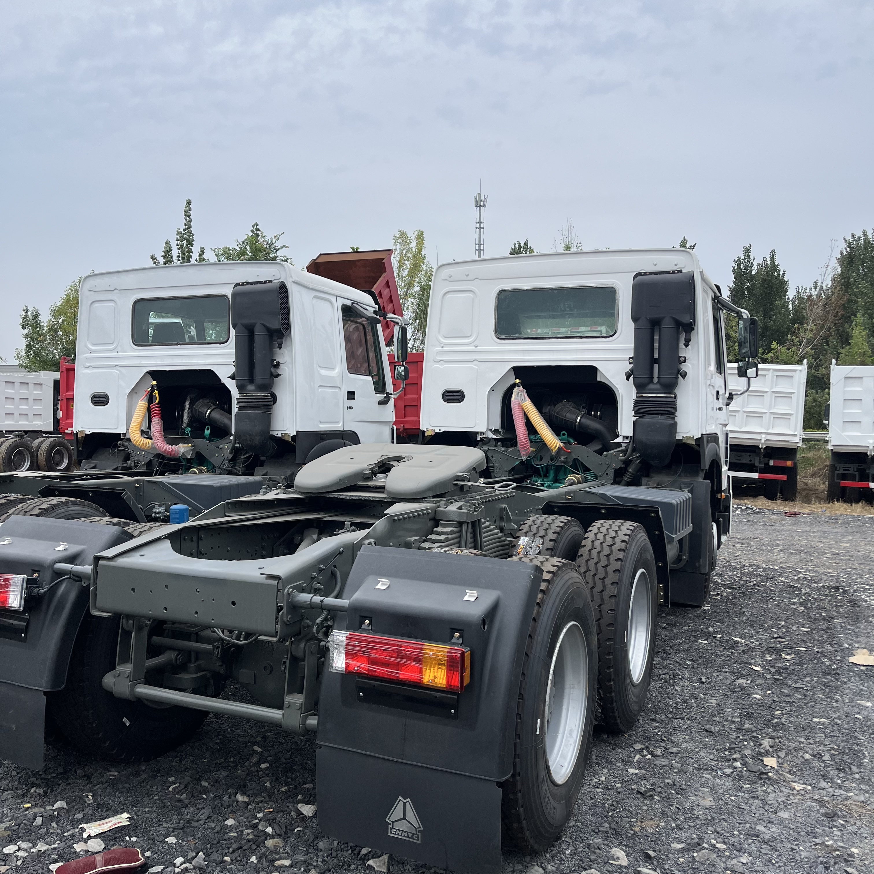 HOWO 6×4 Tractor Truck, 371HP image 6