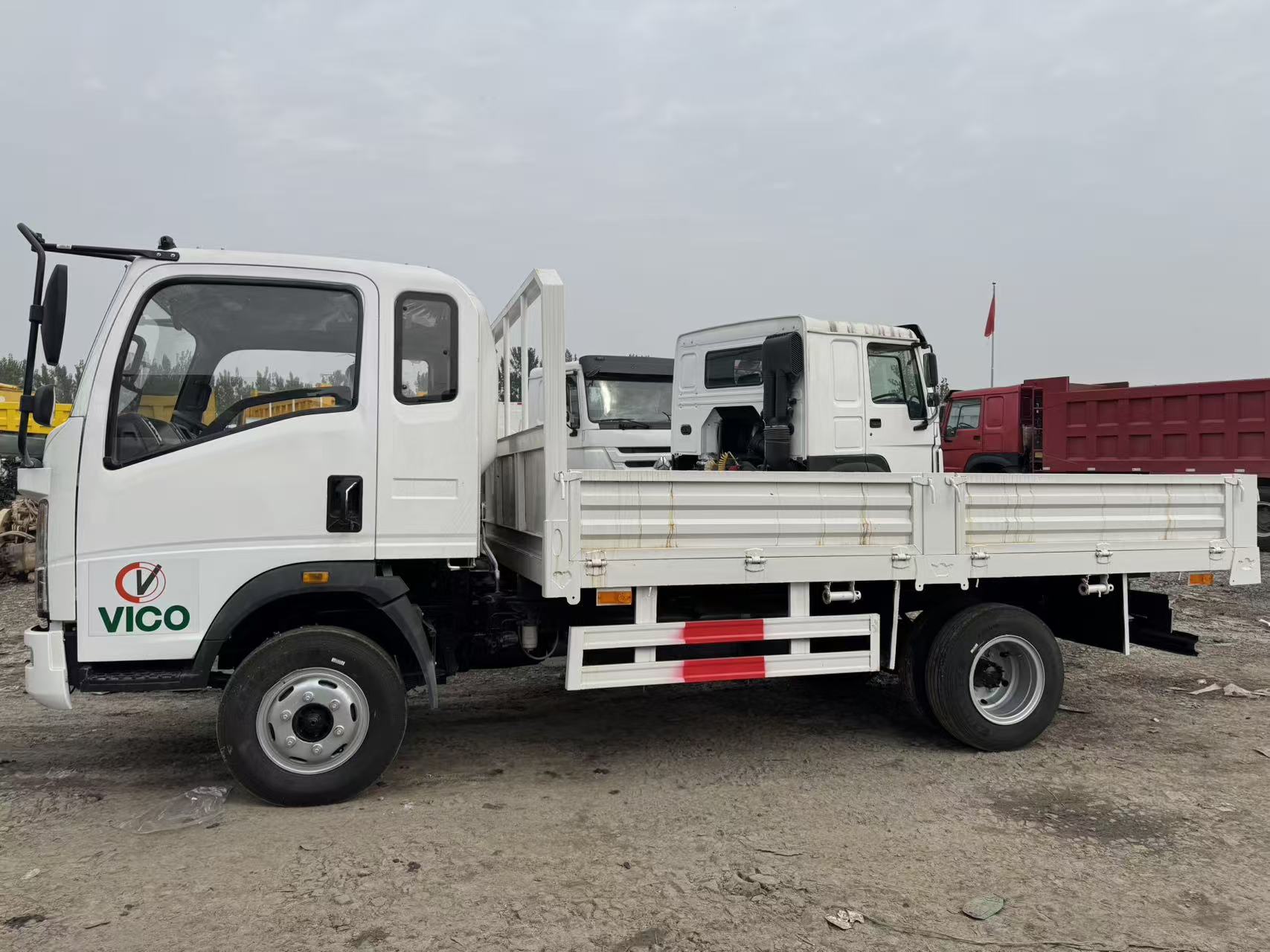 Howo 4×2 flatbed truck image 5