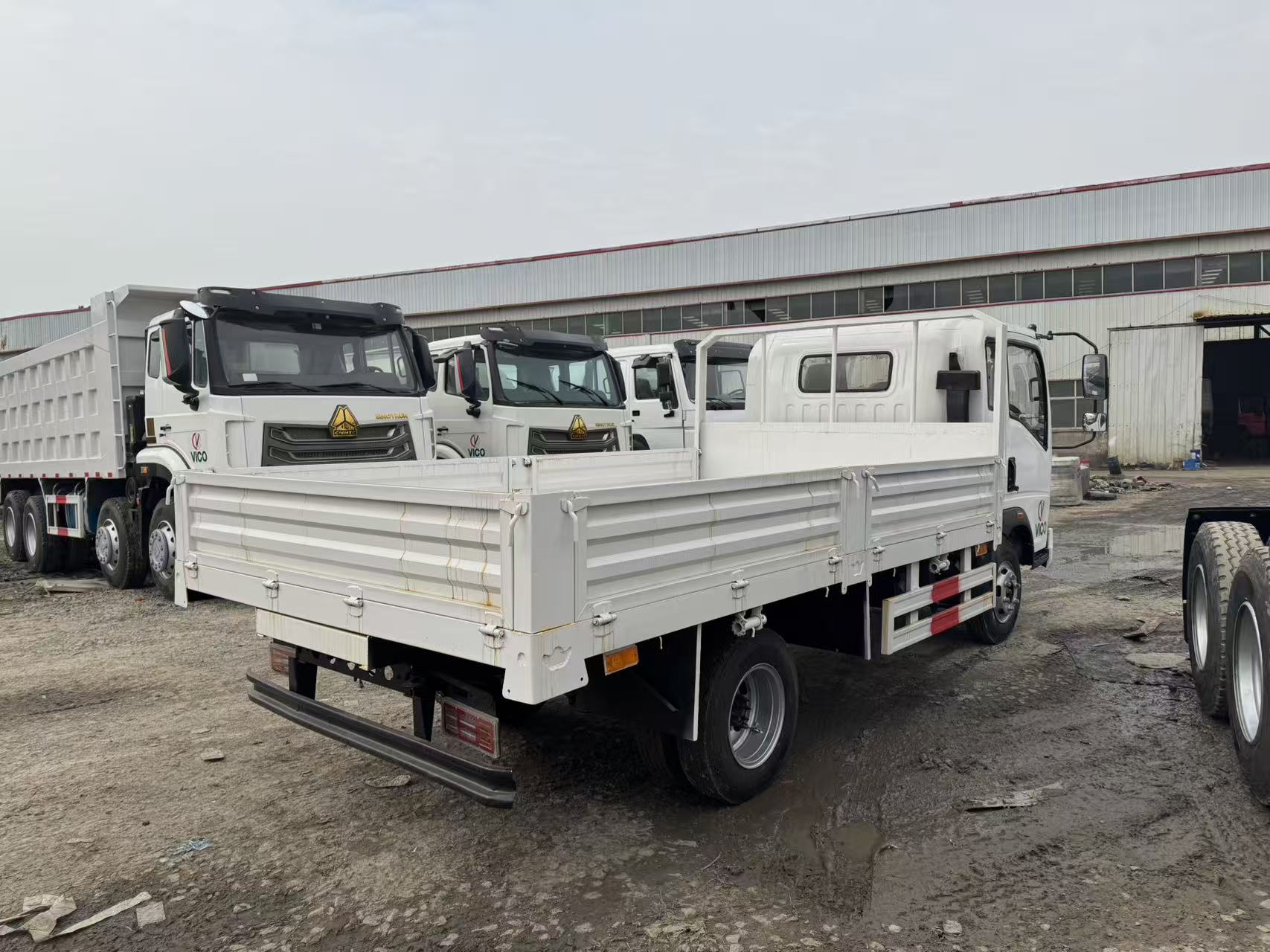 Howo 4×2 flatbed truck image 7