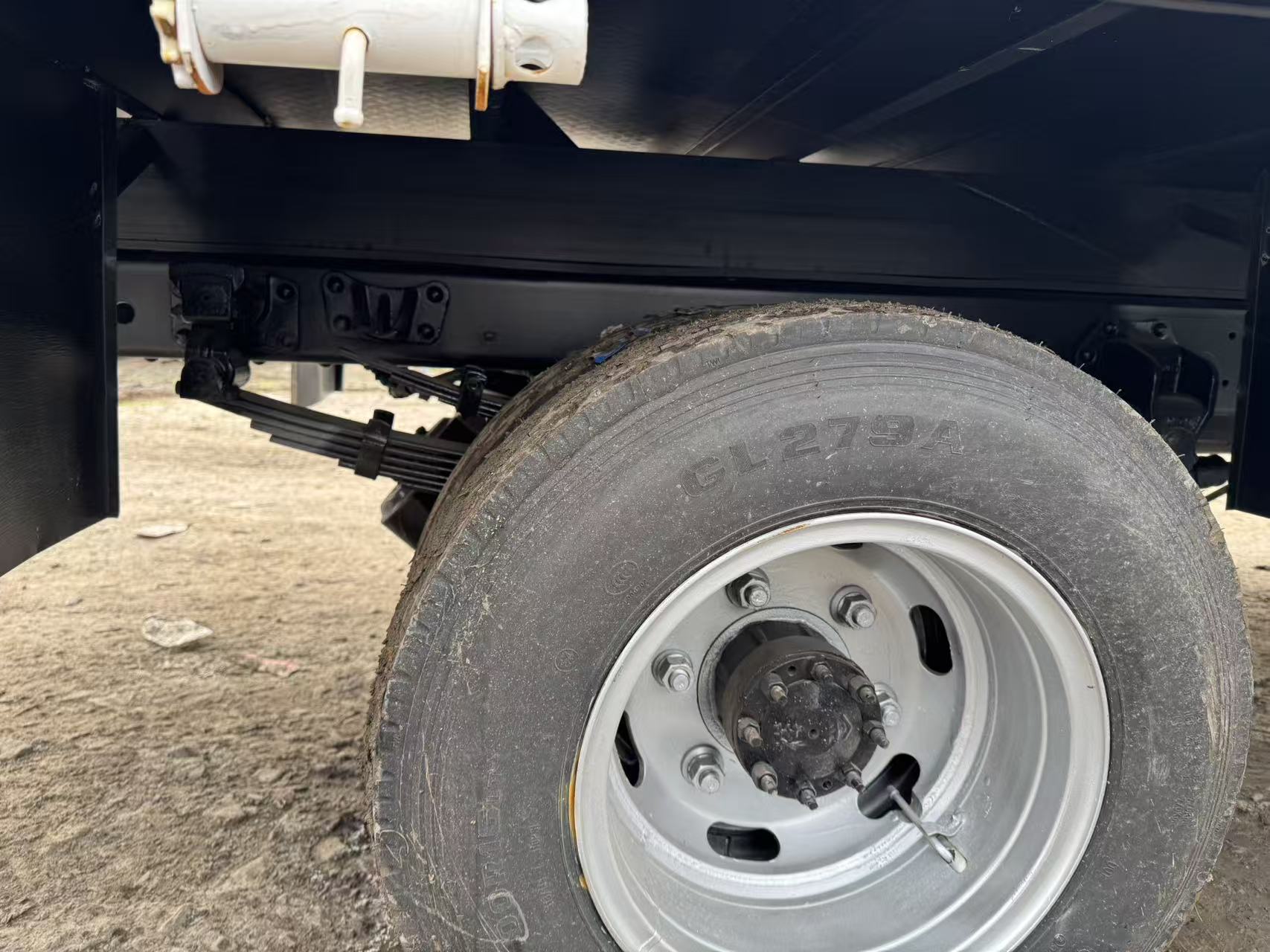 Howo 4×2 flatbed truck image 8