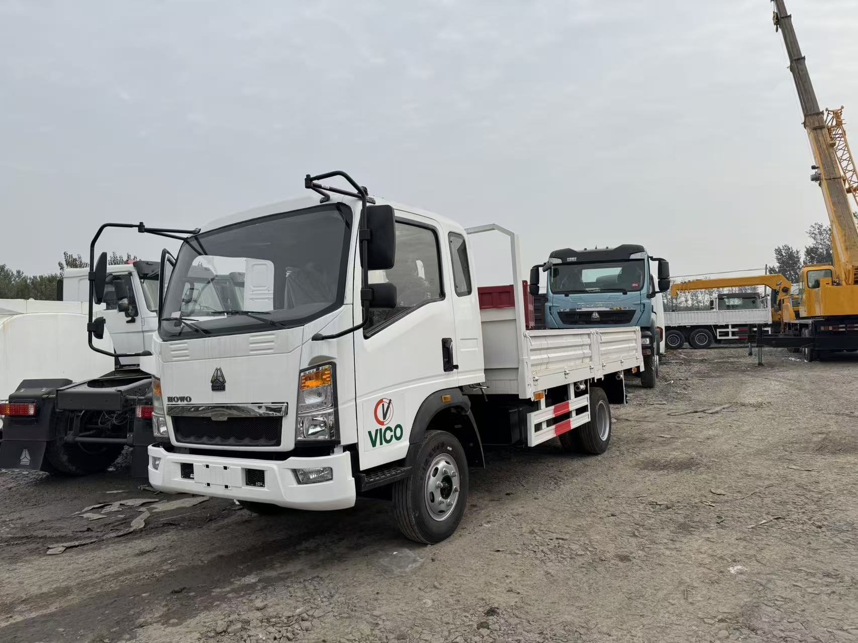 Howo 4×2 flatbed truck image 4