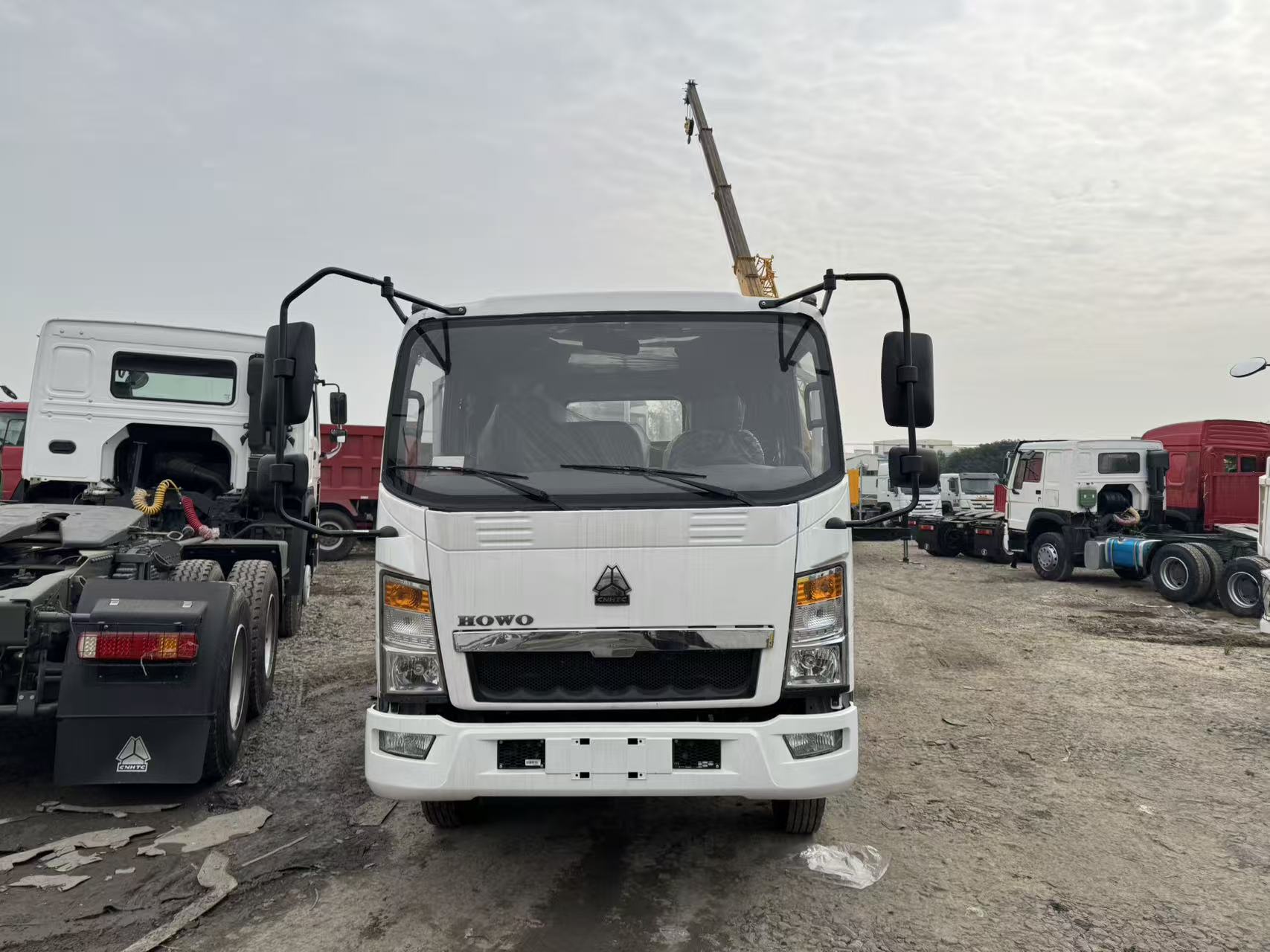 Howo 4×2 flatbed truck image 2