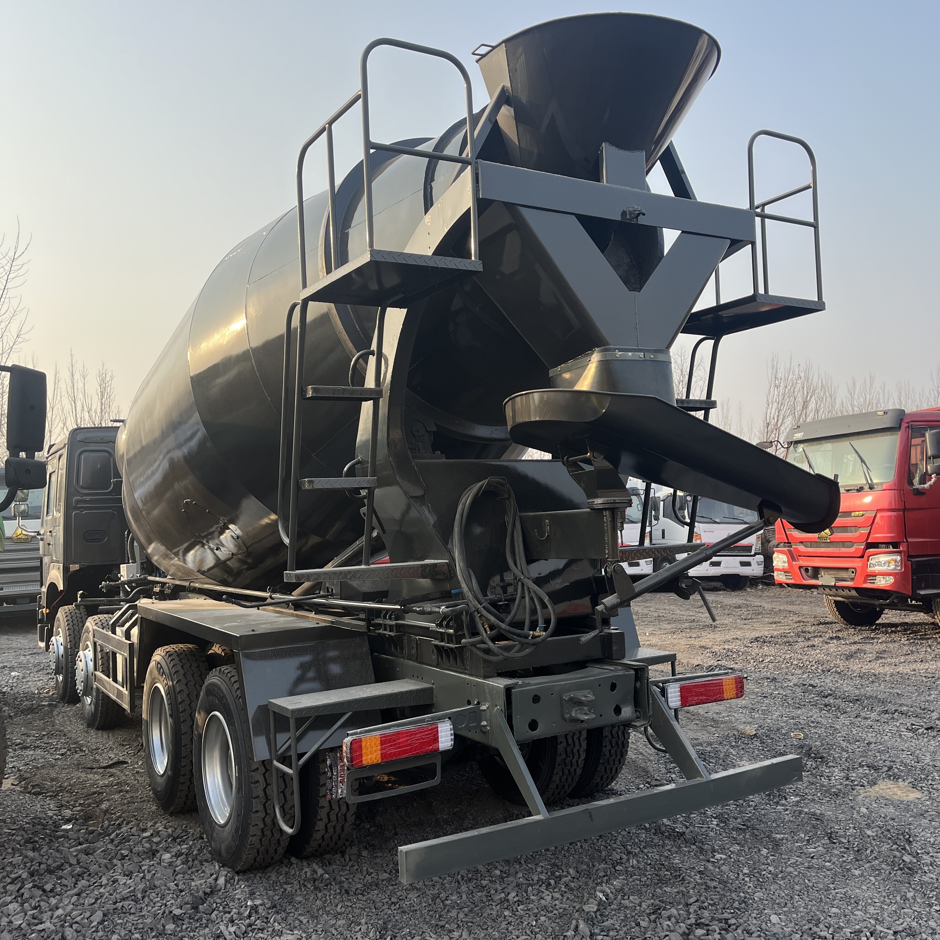 Sinotruk HOWO 8×4 Concrete Mixer Truck — 380 hp image 3