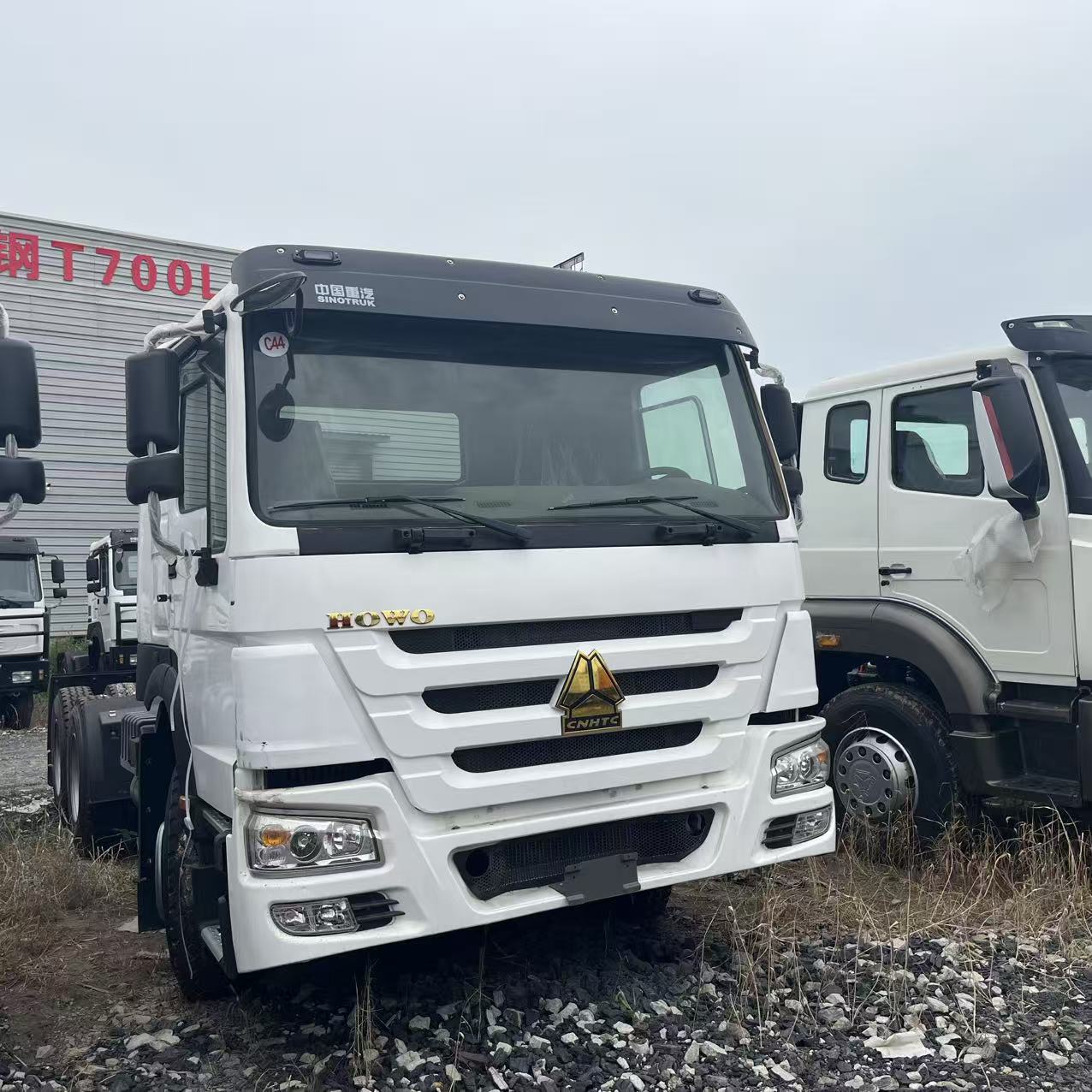 Howo 6×4 tractor truck image 2
