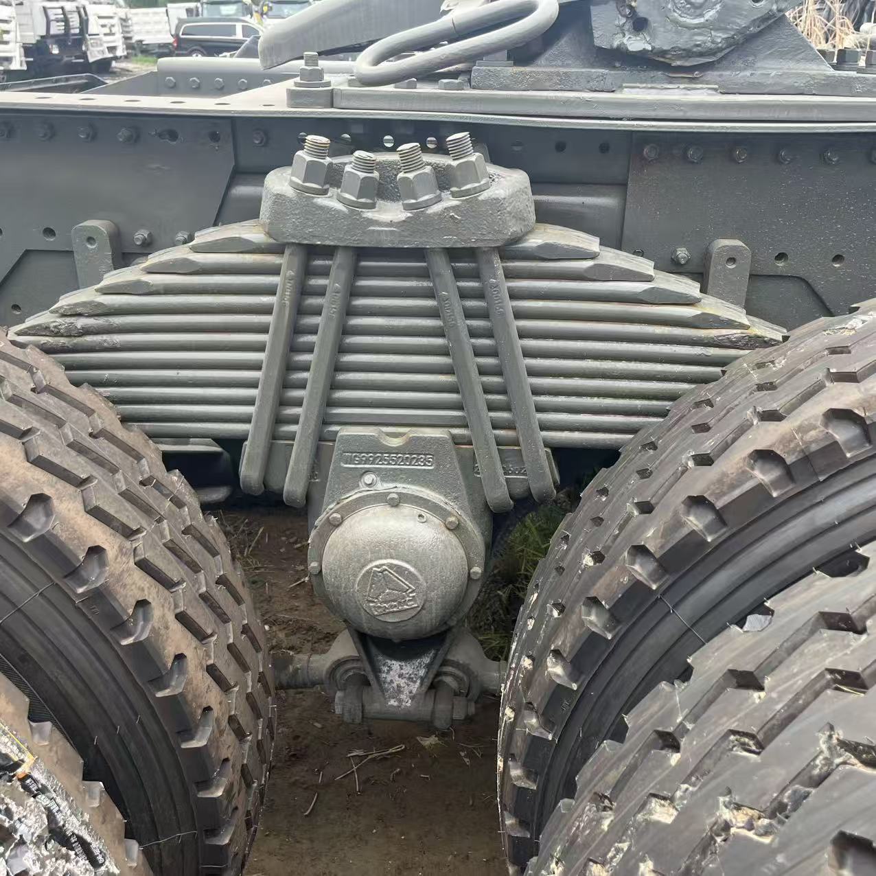 Howo 6×4 tractor truck image 5