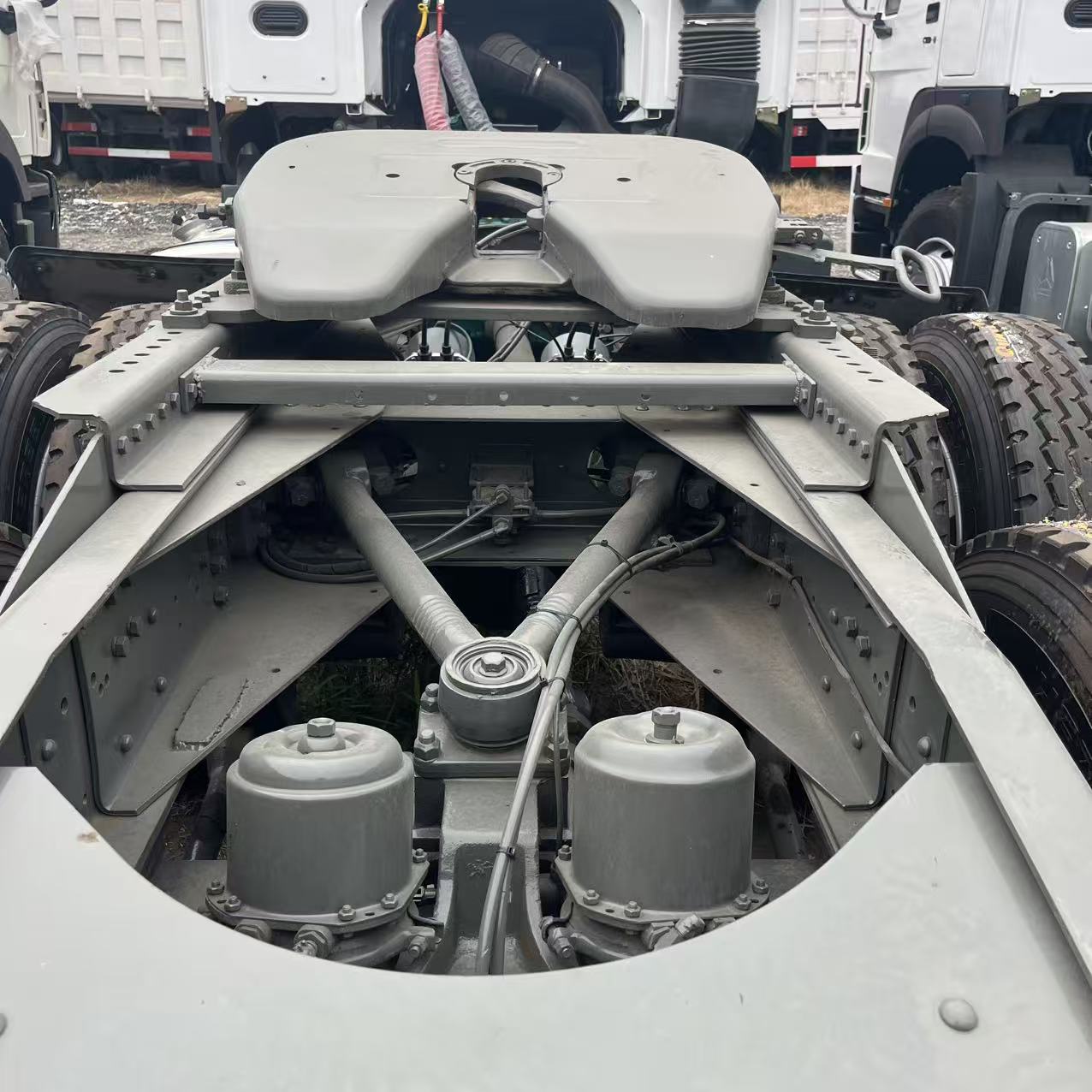 Howo 6×4 tractor truck image 4