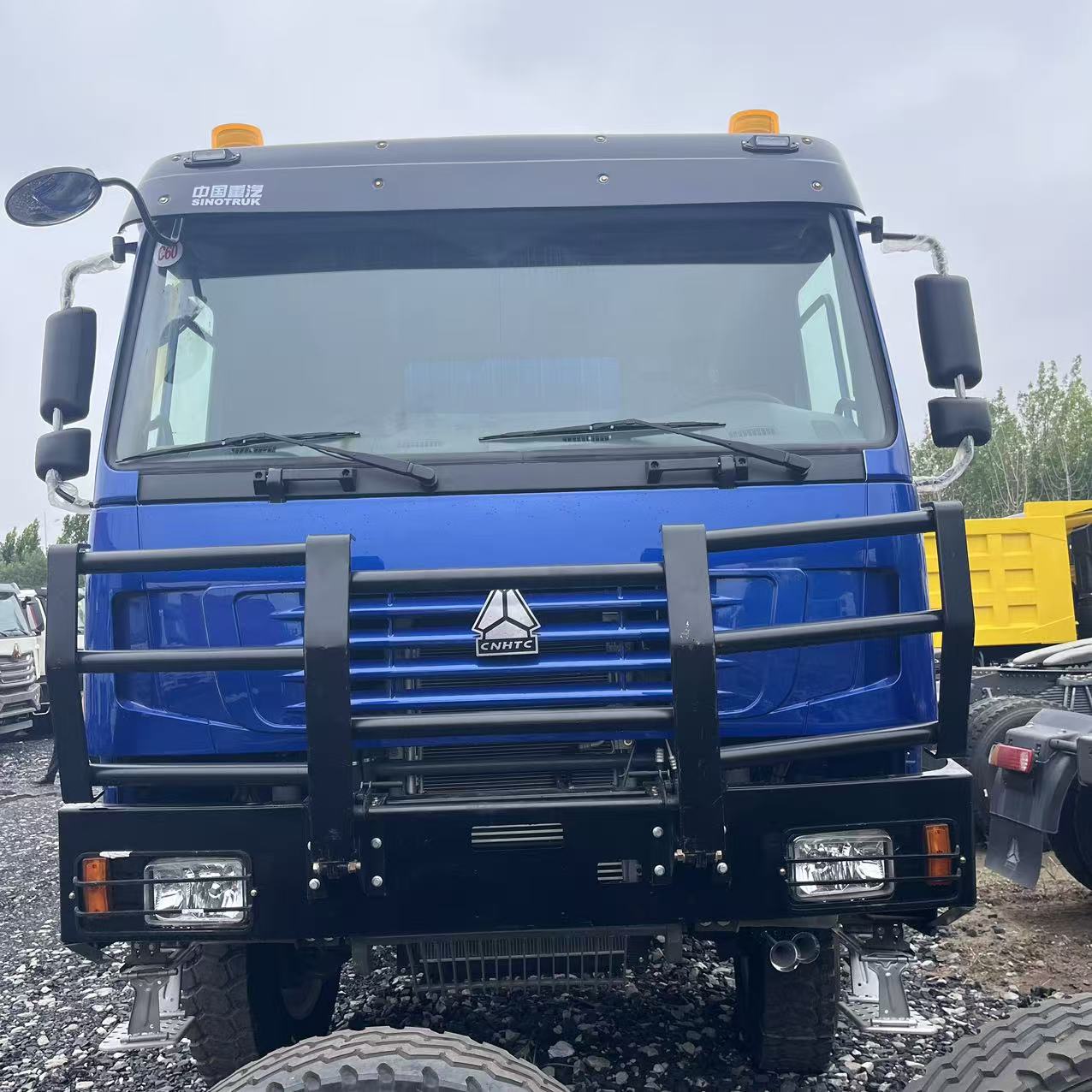 SINOTRUK HOWO 6×4 Stake Cargo Truck