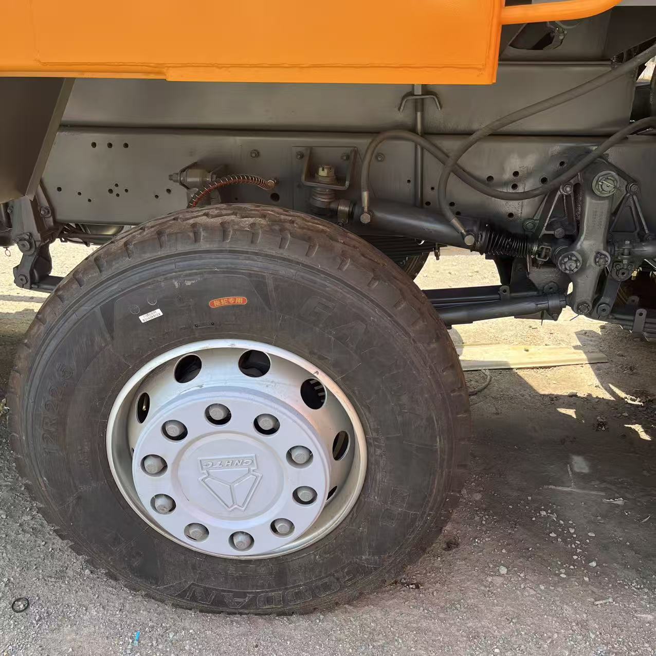 Howo 8×4 dump truck image 9