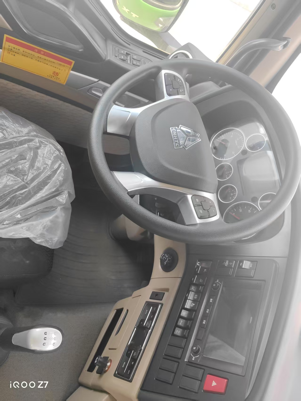 HOWO TX 6×4 dump truck image 9