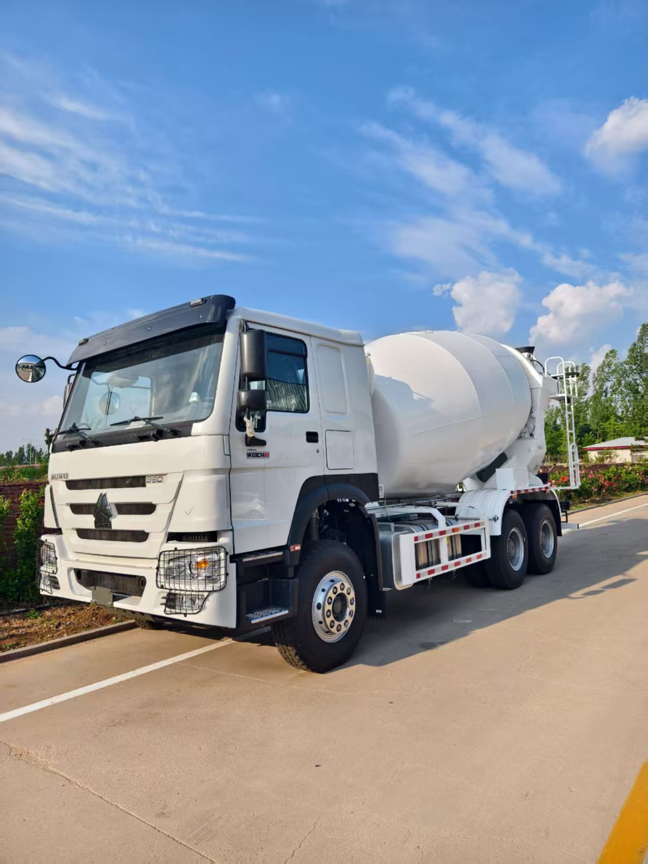Sinotruk HOWO 6×4 Concrete Mixer Truck — 380 hp Specifications