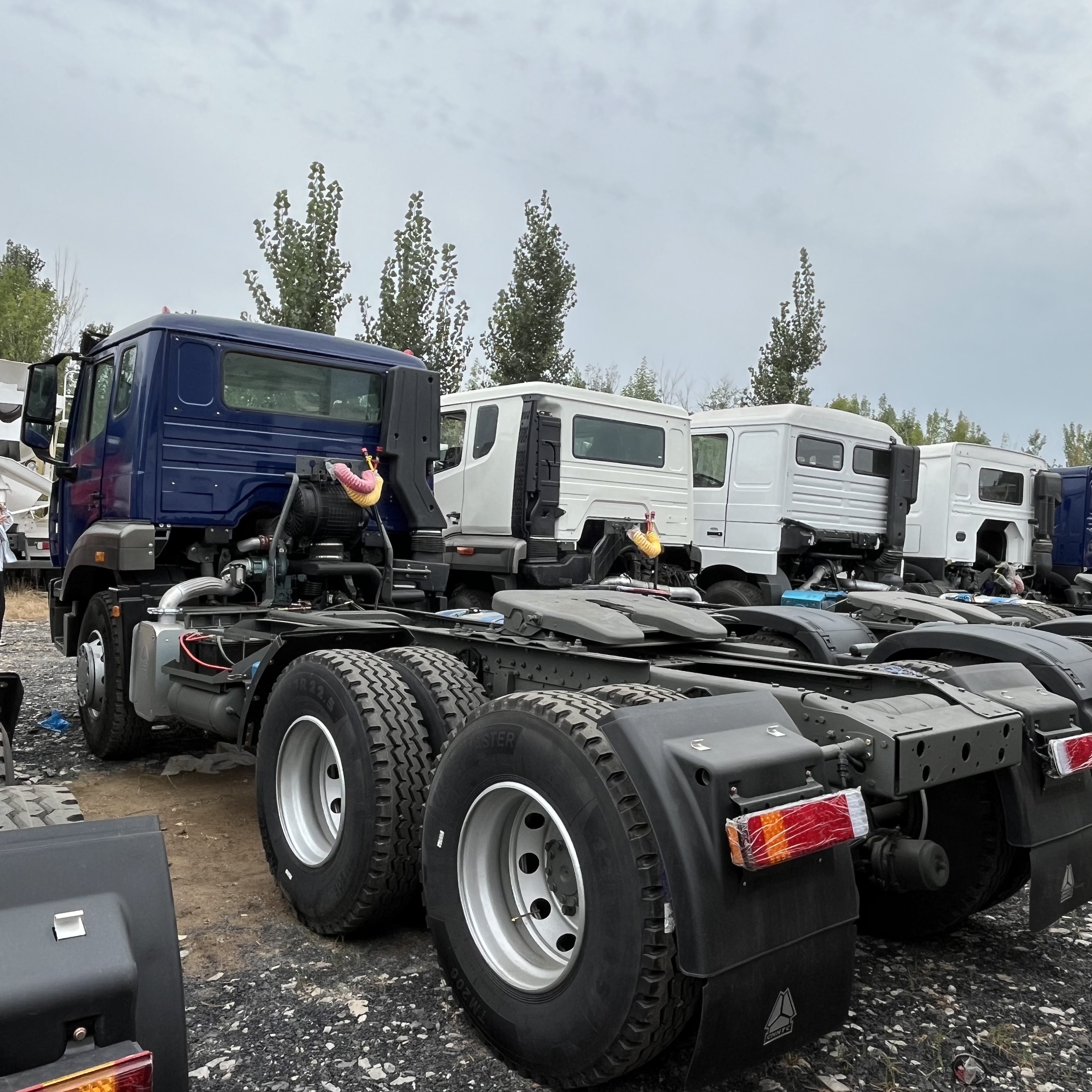 HOWO NX 6×4 tractor head image 4