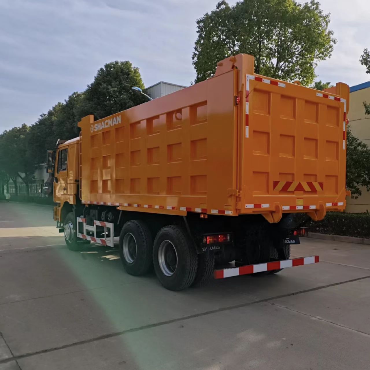 Shacman Delong F3000 6×4 Dump Truck image 8