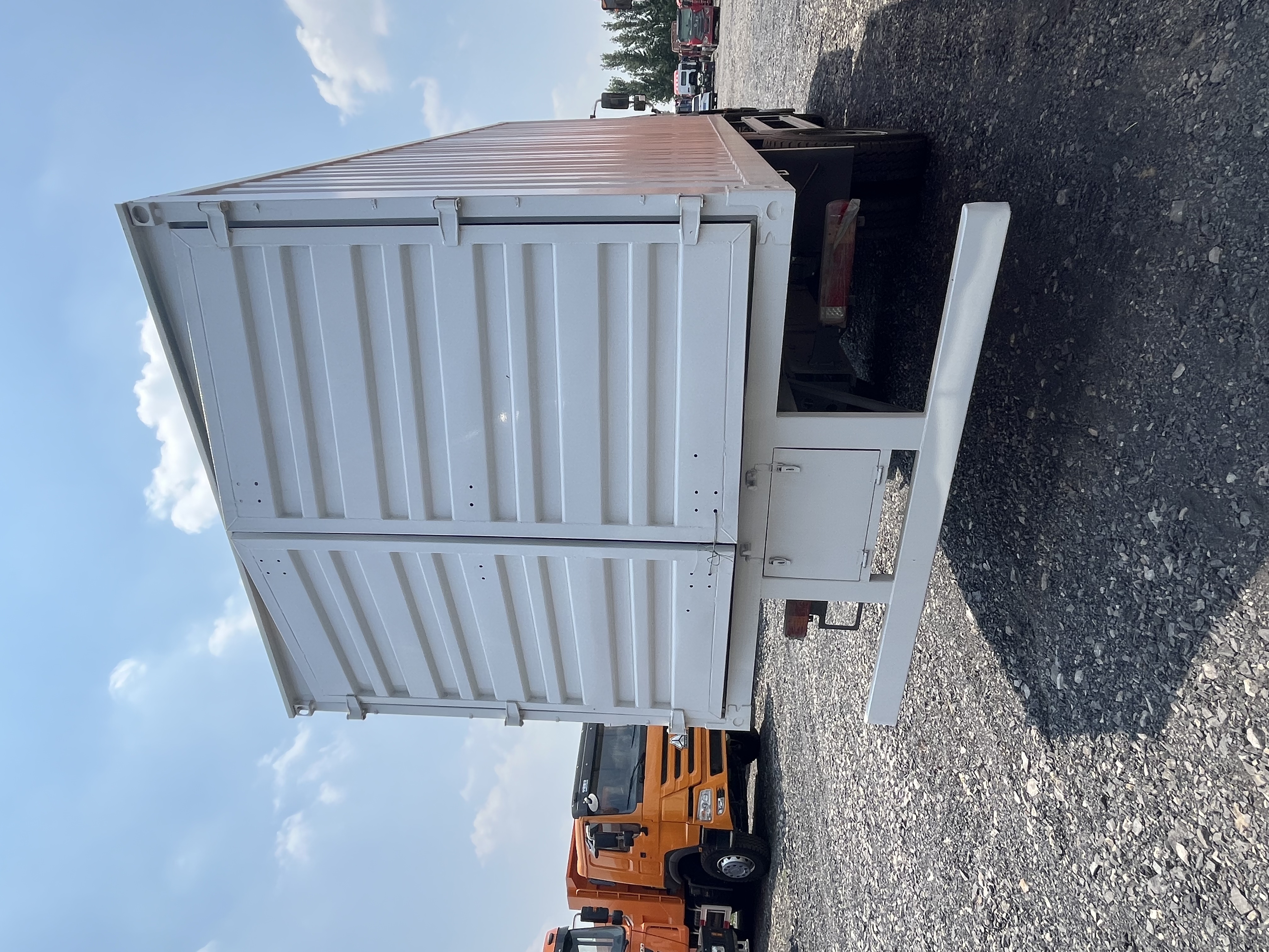 HOWO 4×2 Box Truck 260HP image 4