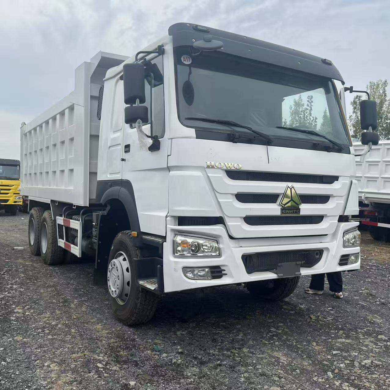 HOWO 6×4 Dump Truck image 2