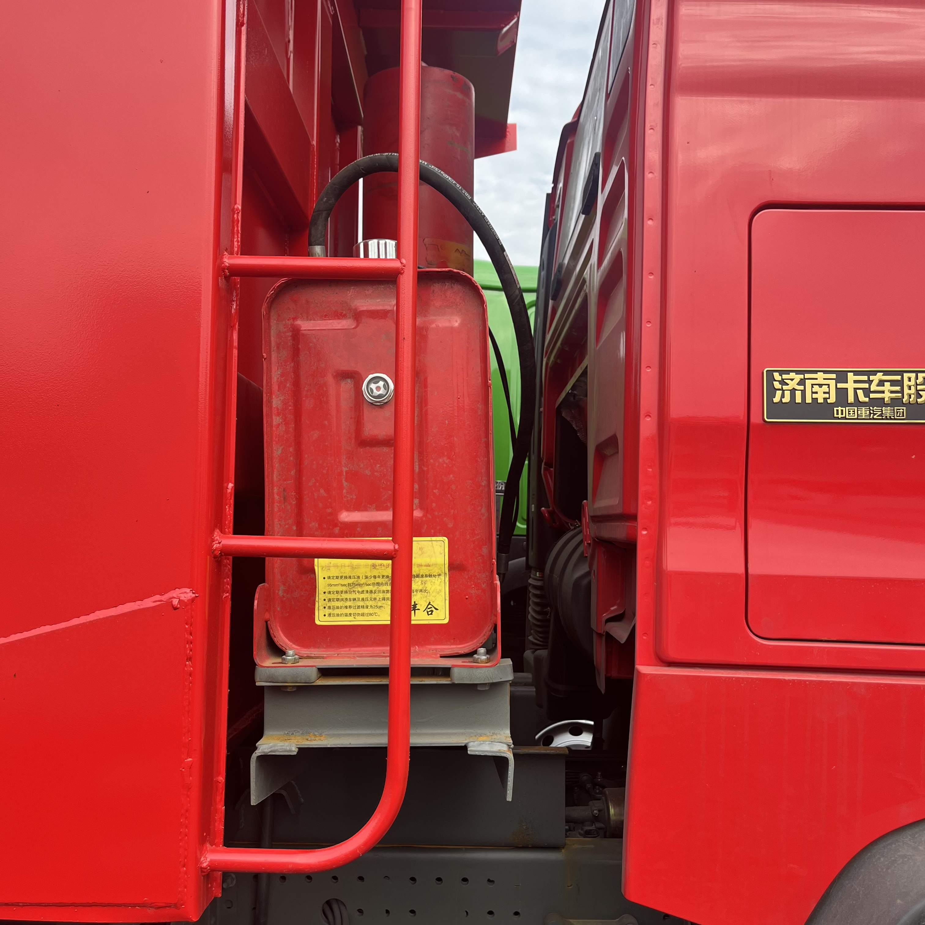 HOWO TX 6×4 Dump Truck（Tipper Truck） image 4
