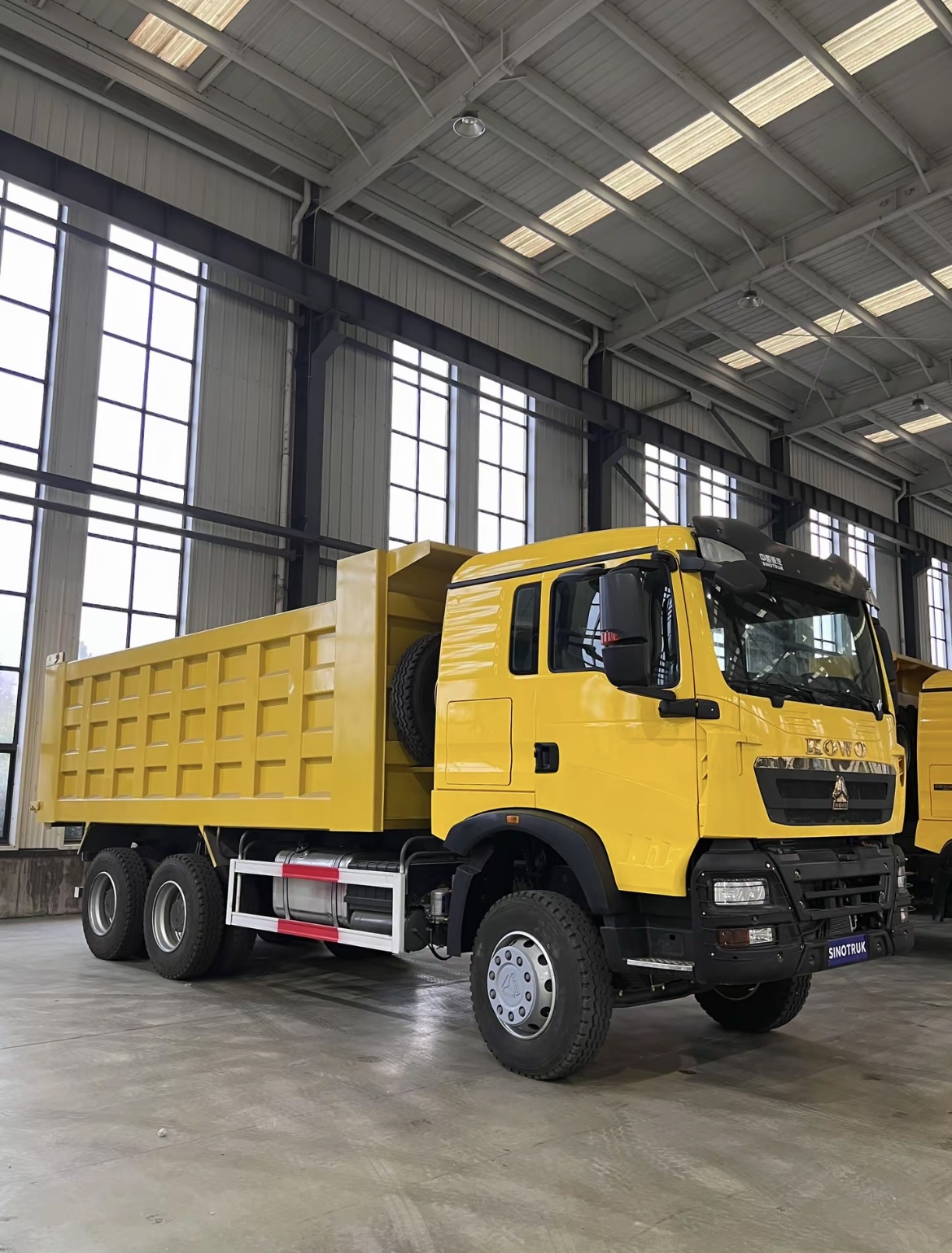 Howo 371 6x4 Dump Truck image 4