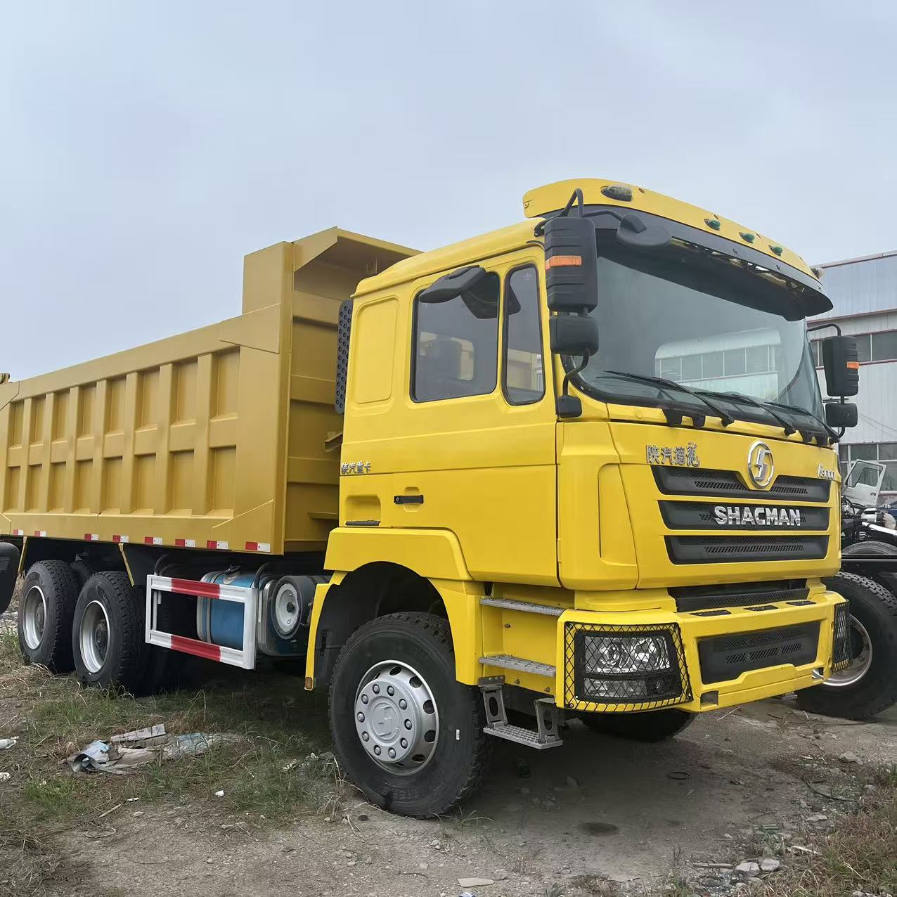 SHACMAN Delong F3000 6×4 tipper truck image 2