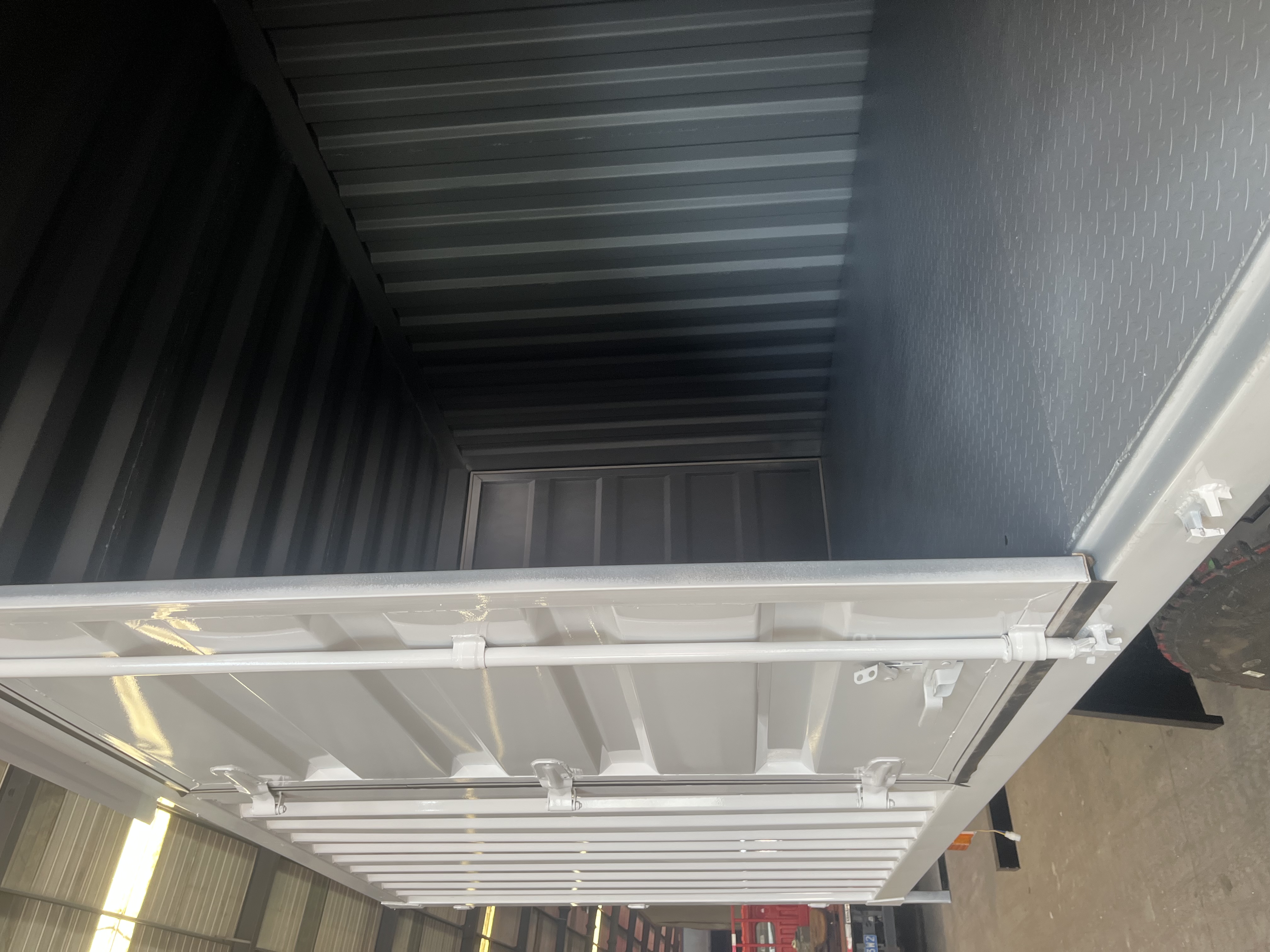Howo 4×2 box truck image 7