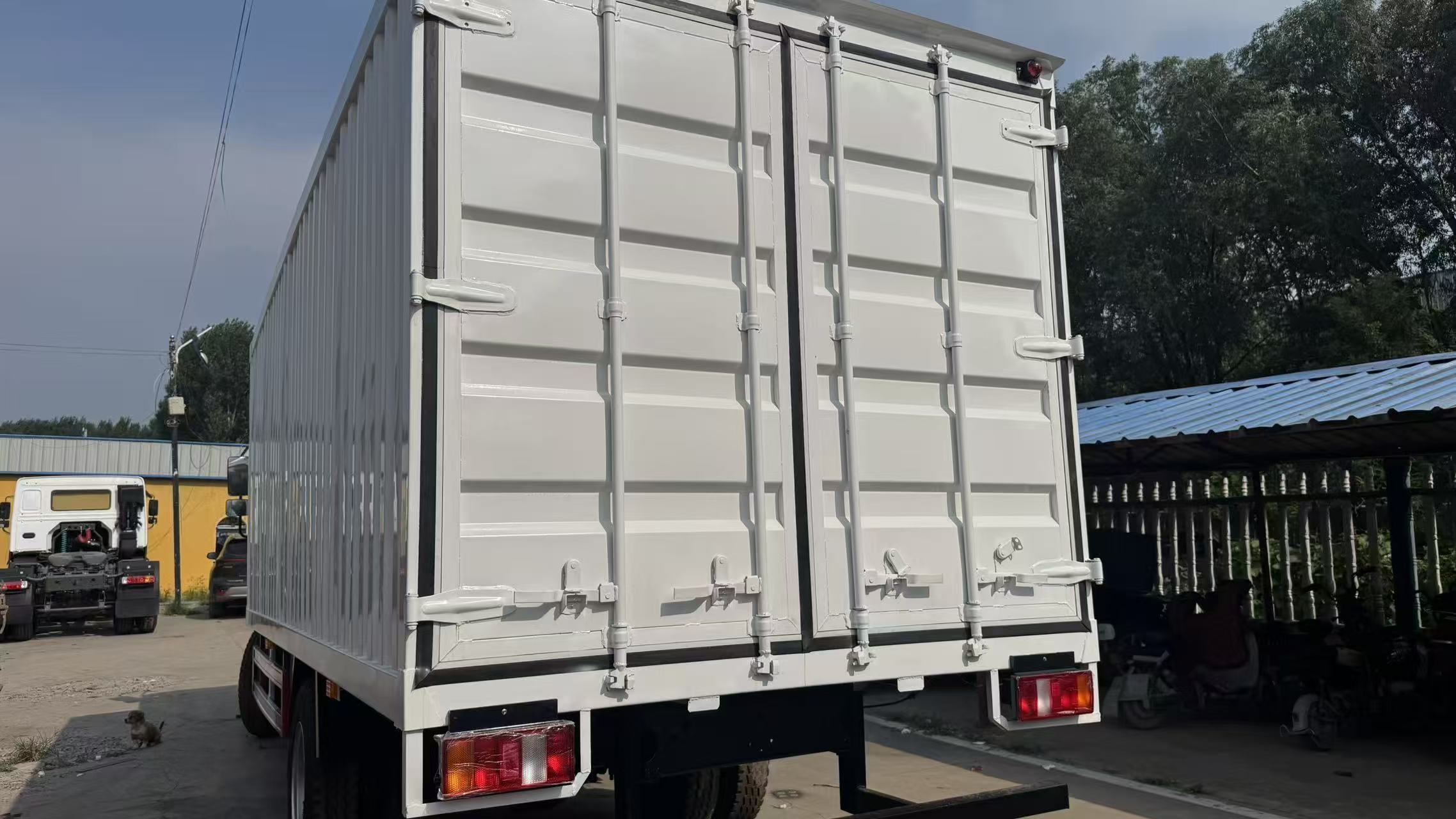 Howo 4×2 box truck